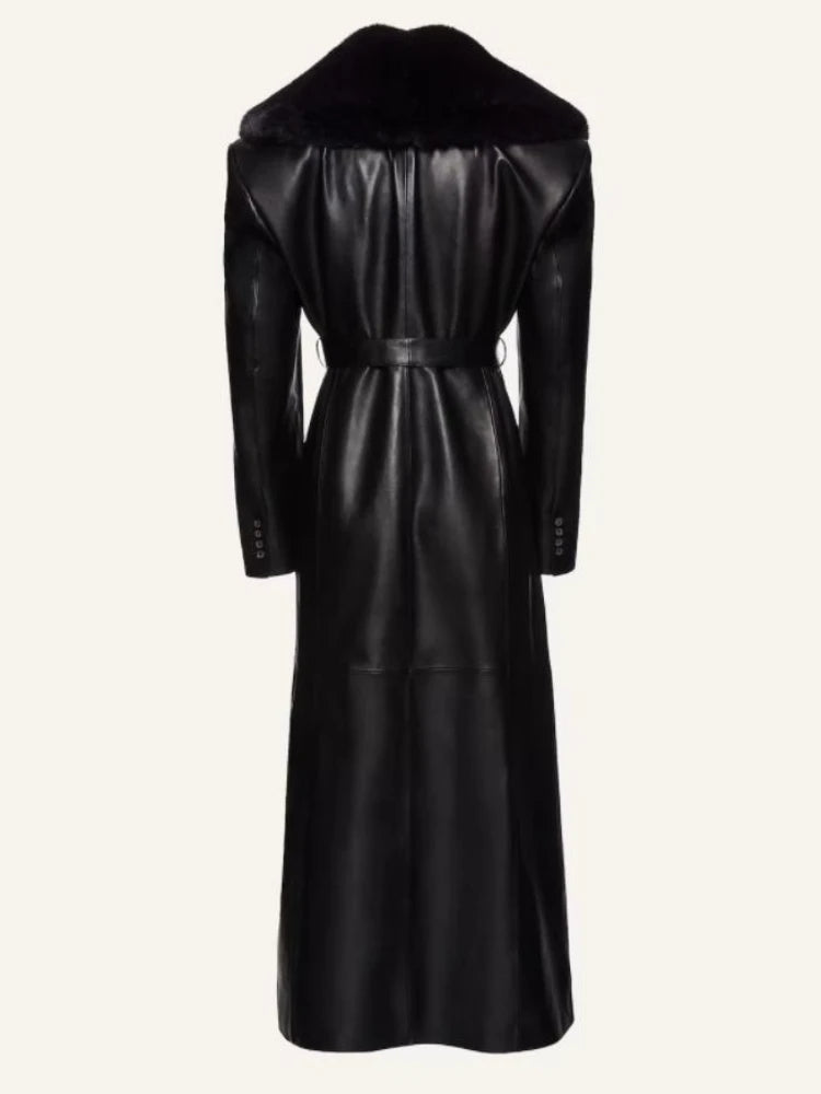 Extra-langer schwarzer Leder Trenchcoat – mit Kunstfell, Gürtel und Slim Fit